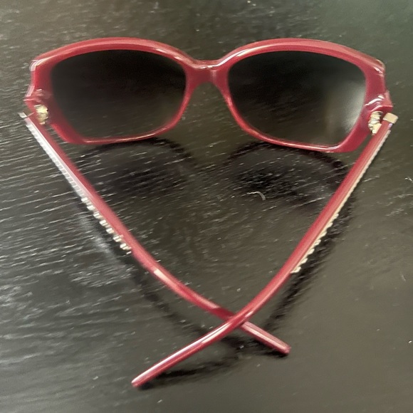 Authentic New Burberry Oversized Rectangular BE4104 Cyclamen Sunglasses NWB - Picture 7 of 10